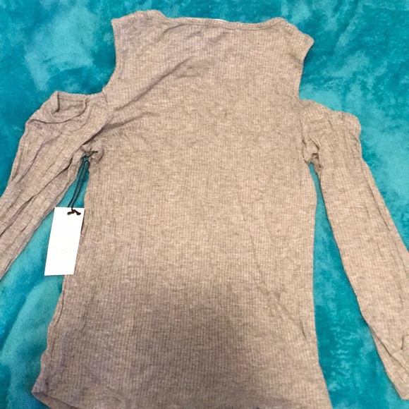 Gray top - Picture 2 of 2